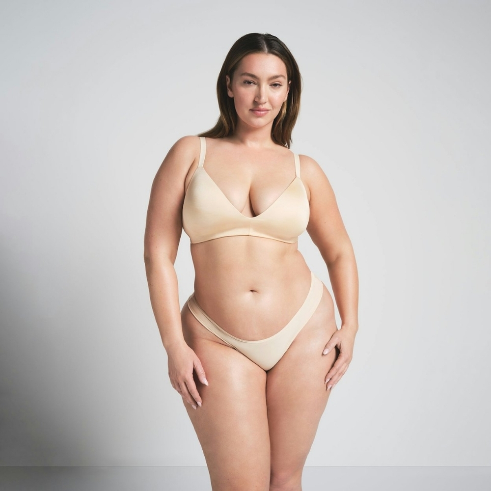SKIMS Wireless Form T-shirt Demi Bra